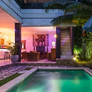 Dewi , Seminyak (Bali) Indonesia